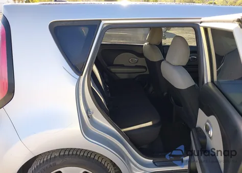 2014 Kia Soul z USA, uszkodzony, nr VIN KNDJN2A21E7706989